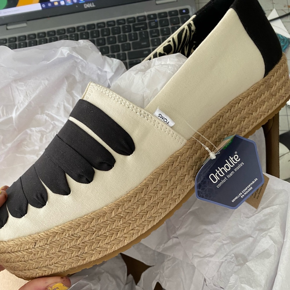 Toms Women’s size 11 New with tags and box.